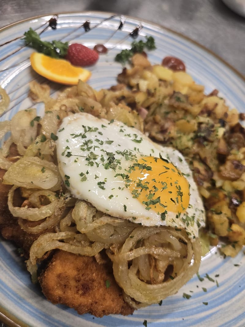 Westfälisches Krüstchen mit Spiegelei und Bratkartoffeln