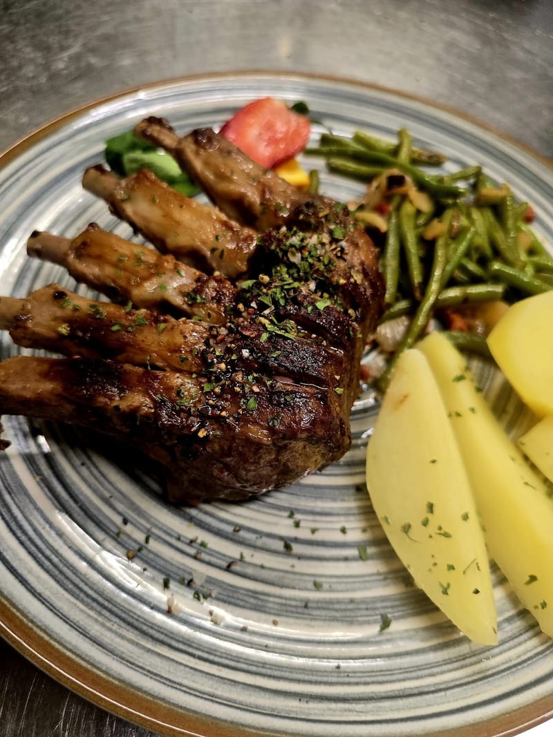 Lammkarree mit Prinzessbohnen und Kartoffeln